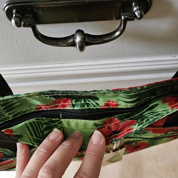 Pineapple Hawaiian Hawaii Print Tote Bag with Zipper - Picture 3 of 9